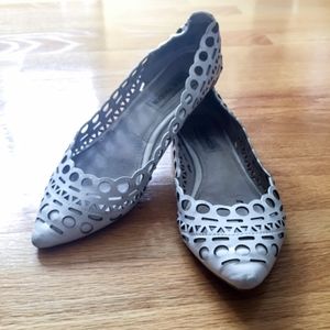 Steve Madden. White 'Euphoria' Flats. Size: 7.5.